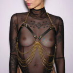 Harnais de poitrine triangle et chaines Gold